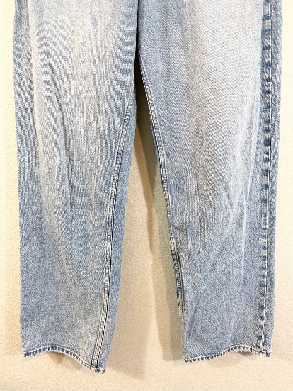 Abercrombie & Fitch Loose High Rise Jeans Size 28/6 Light Wash Rigid Denim - Picture 3 of 12